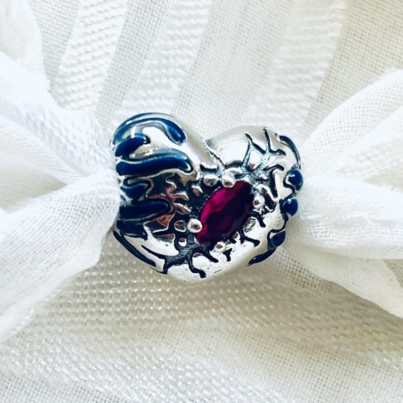 💖 NWOT Glow-in-the-Dark Heart Charm – Stranger Things ✨ - Picture 2 of 16